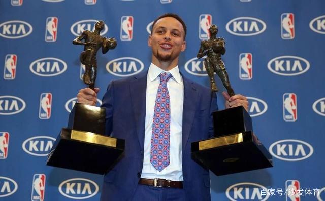 大冰小将雷佳音易烊千玺学滑冰,“魔鬼”步伐超搞笑!‘熊猫体育’(图4) 熊猫体育