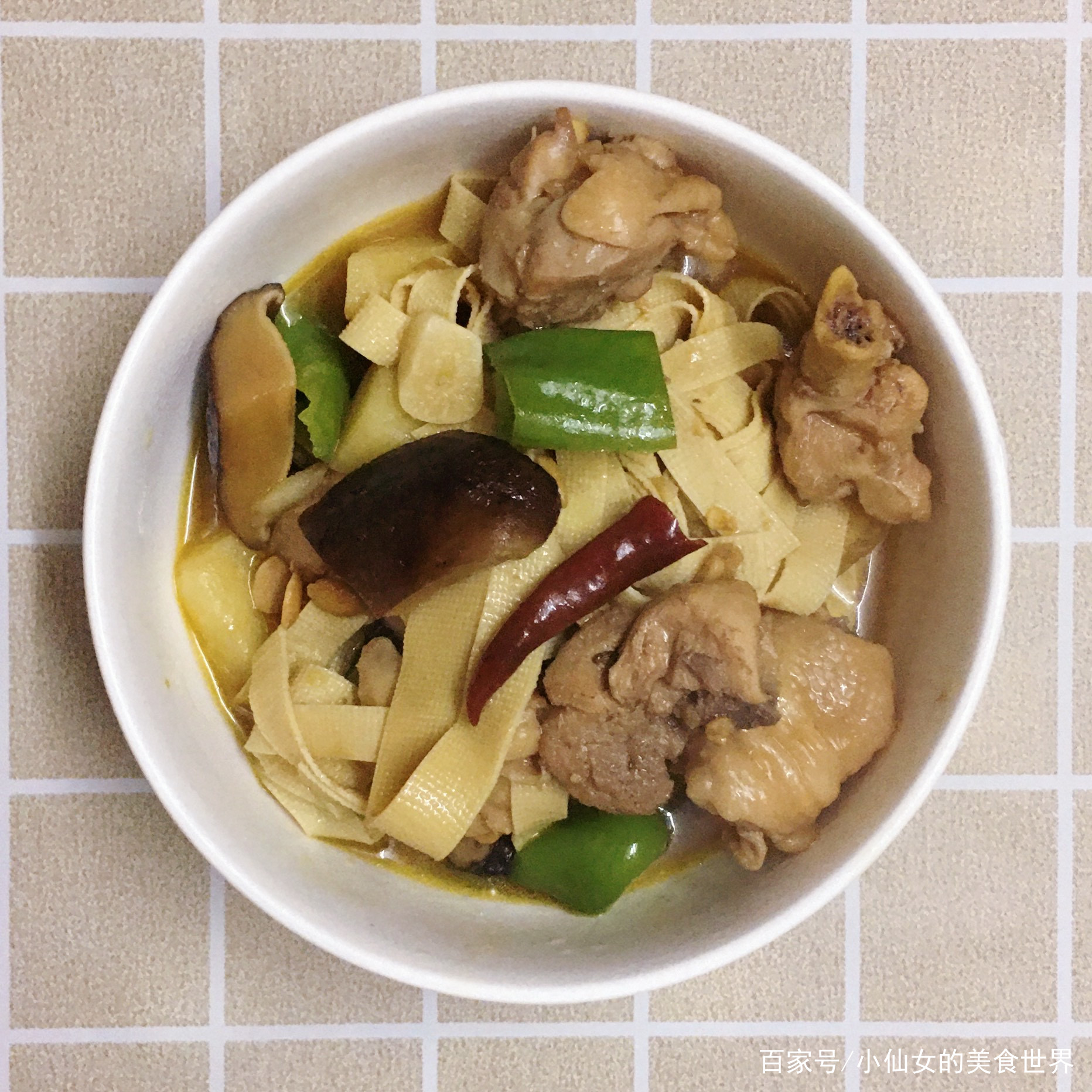 【熊猫体育】英籍港警下令发射催泪瓦网卓新闻网斯 香港暴徒:外国势力可耻(图1) 熊猫体育公司