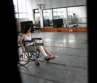 41岁陈乔恩与男友同框秀恩爱 发际线难掩老态 变化大到认不出!-熊猫体育公司(图2) 熊猫体育公司