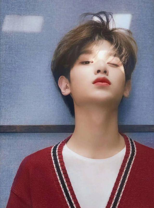 熊猫体育公司-
黄明昊成为《快乐大本营》小主持人！综艺上大放色泽啊！(图5)