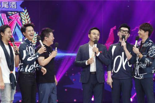 时隔多年欧弟首曝脱离《天天向上》的原因 妻子流产惹其瓦解停工“熊猫体育公司”(图3)
时隔多年欧弟首曝脱离《天天向上》的原因 妻子流产惹其瓦解停工“熊猫体育公司”(图3)